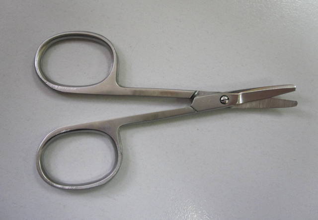 ножницы для вырезания калоприемника